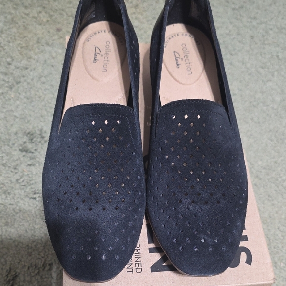 Clarks Women's Black Perforated Loafers - Picture 3 of 7